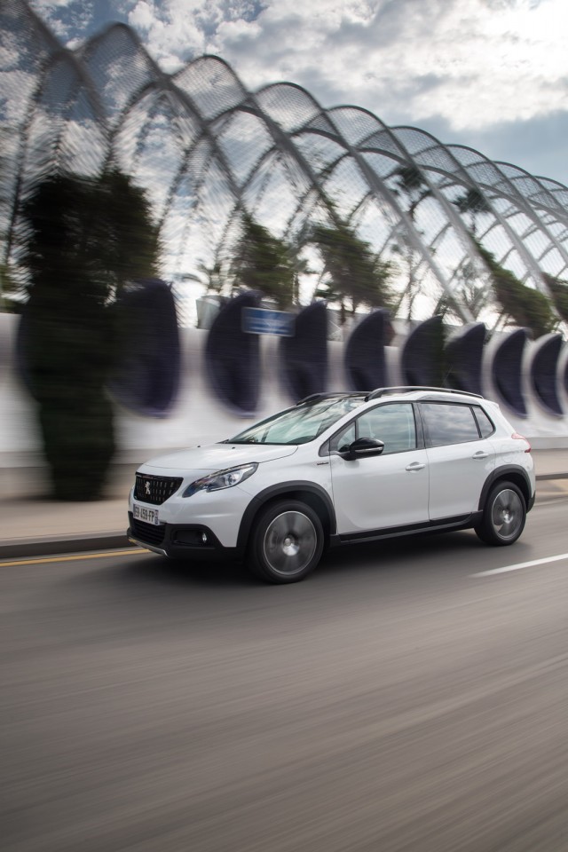 Photo Peugeot 2008 GT Line restylée Blanc Nacré - Essais 2016