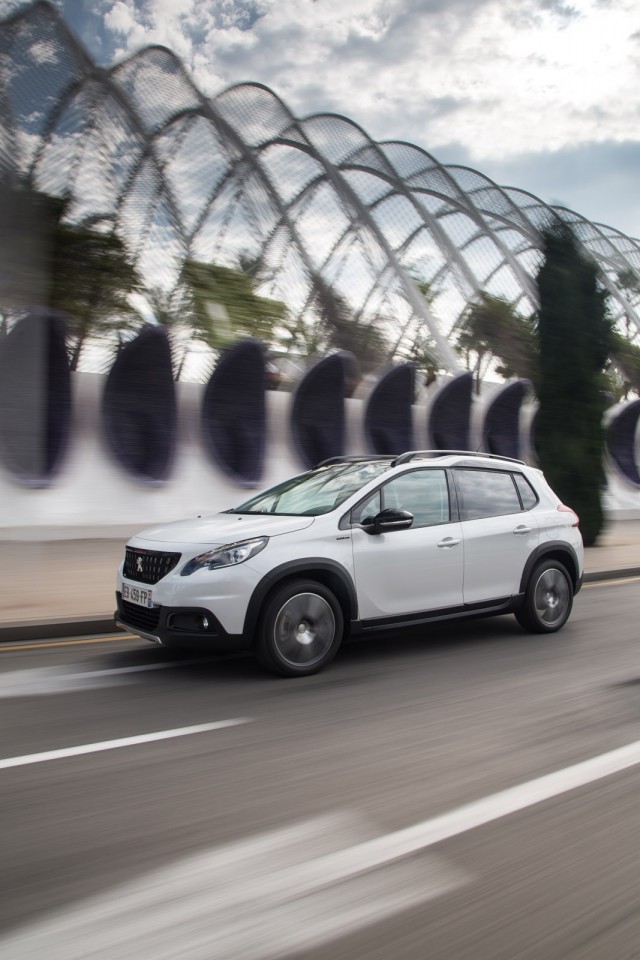 Photo Peugeot 2008 GT Line restylée Blanc Nacré - Essais 2016