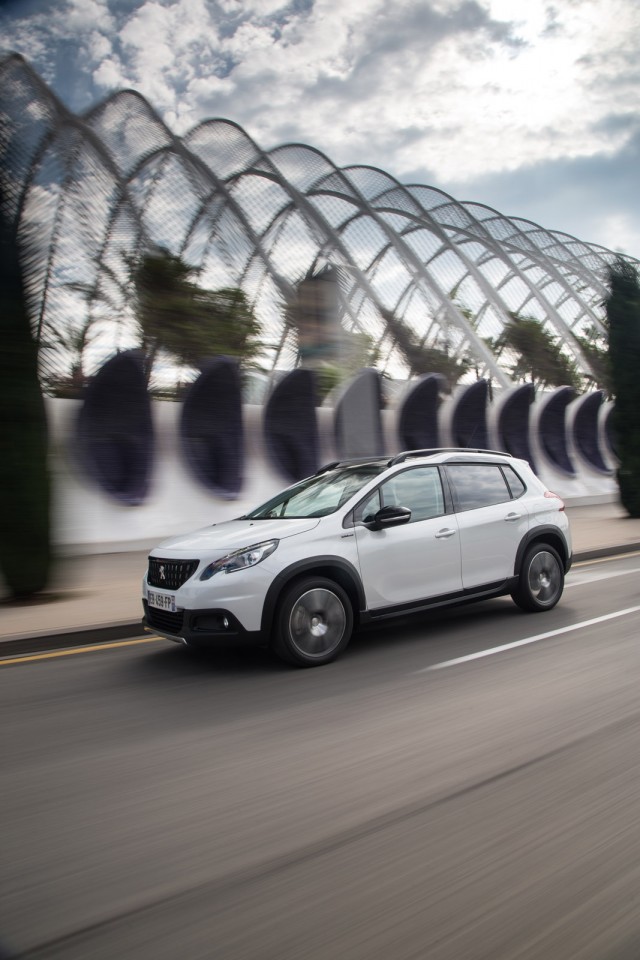 Photo Peugeot 2008 GT Line restylée Blanc Nacré - Essais 2016