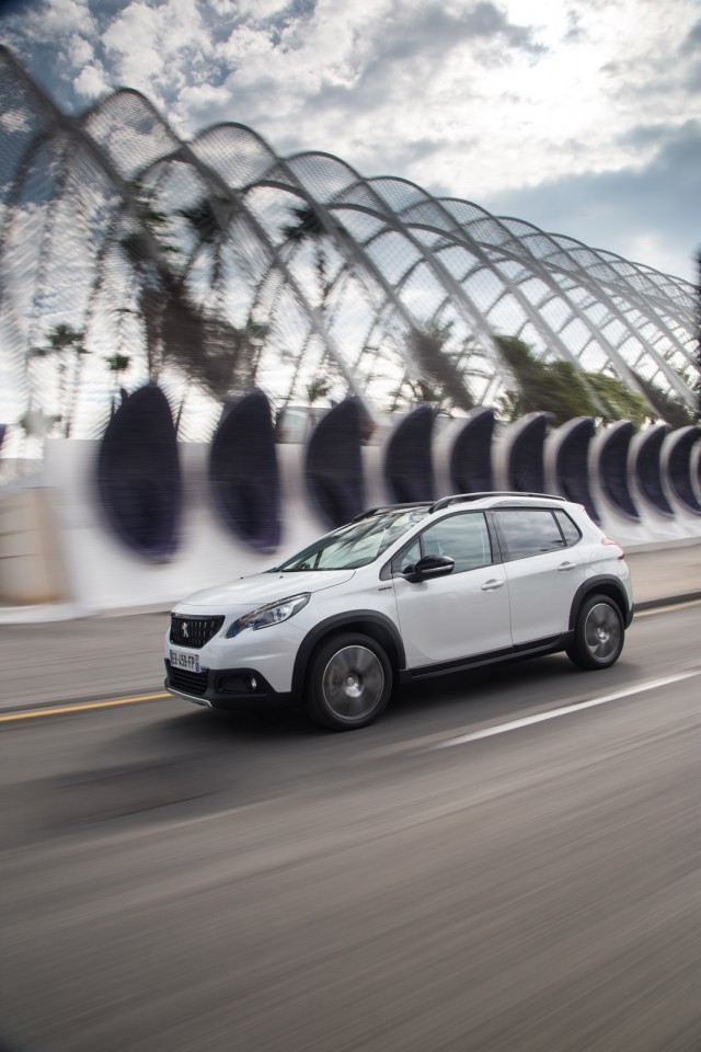 Photo Peugeot 2008 GT Line restylée Blanc Nacré - Essais 2016