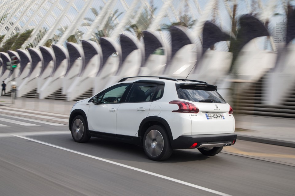 Photo Peugeot 2008 GT Line restylée Blanc Nacré - Essais 2016