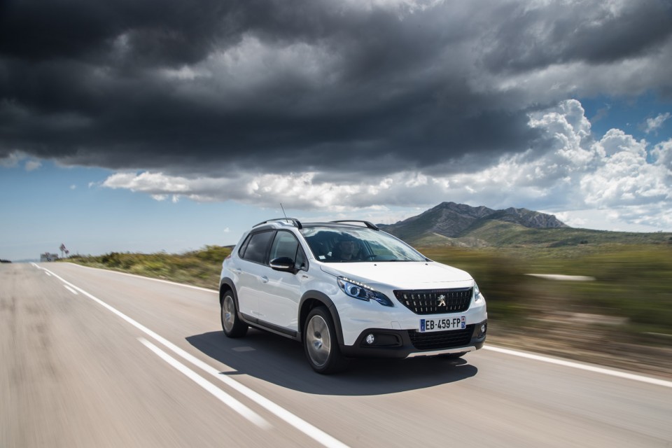 Photo Peugeot 2008 GT Line restylée Blanc Nacré - Essais 2016