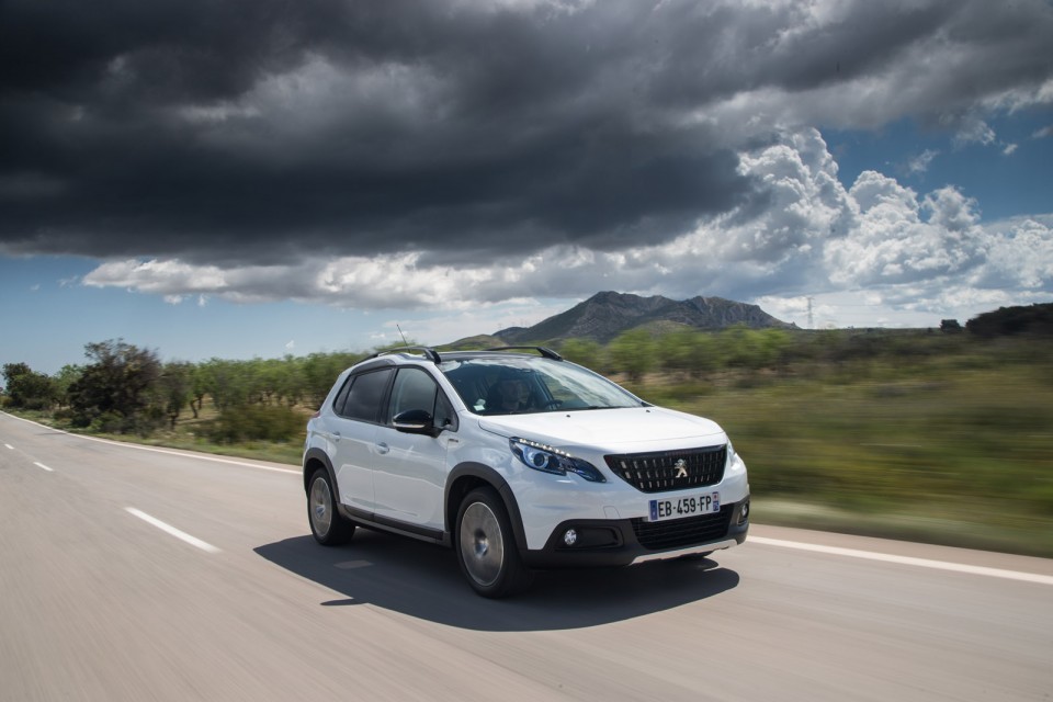 Photo Peugeot 2008 GT Line restylée Blanc Nacré - Essais 2016