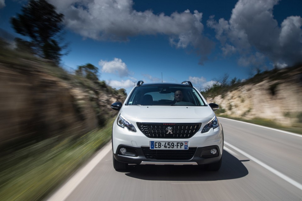 Photo Peugeot 2008 GT Line restylée Blanc Nacré - Essais 2016