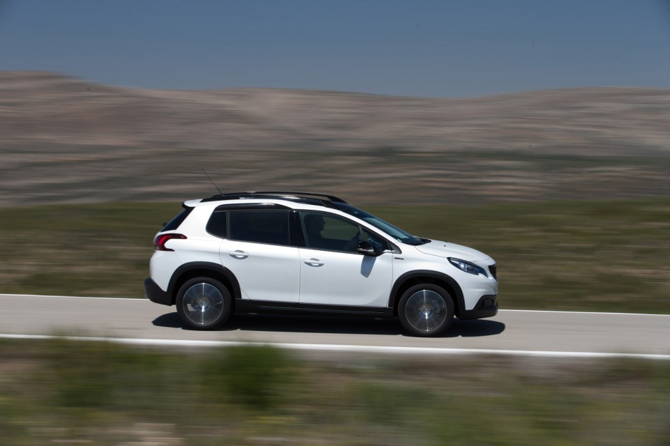 Photo Peugeot 2008 GT Line restylée Blanc Nacré - Essais 2016
