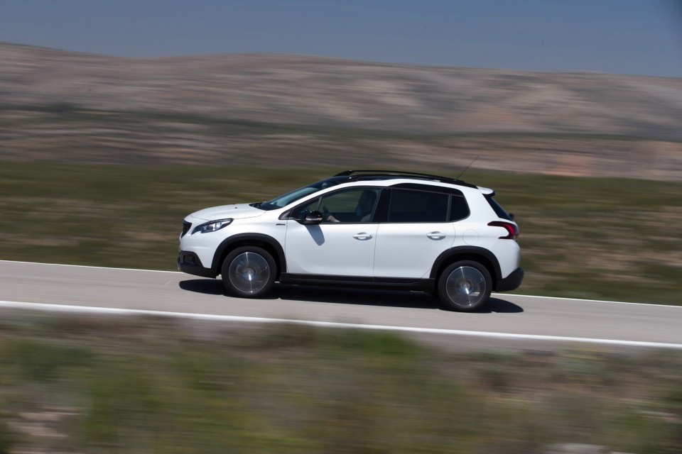 Photo Peugeot 2008 GT Line restylée Blanc Nacré - Essais 2016