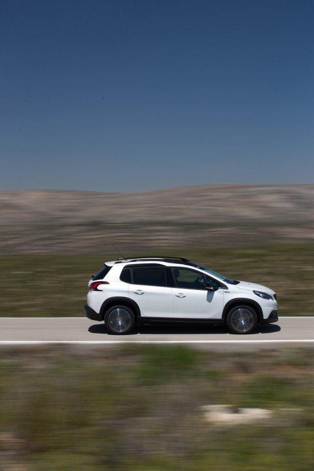 Photo Peugeot 2008 GT Line restylée Blanc Nacré - Essais 2016