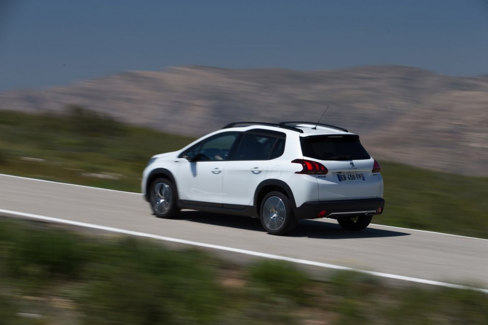 Photo Peugeot 2008 GT Line restylée Blanc Nacré - Essais 2016