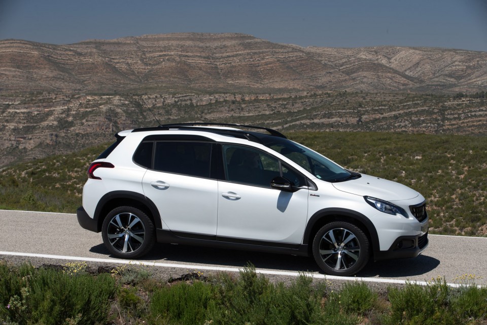 Photo Peugeot 2008 GT Line restylée Blanc Nacré - Essais 2016