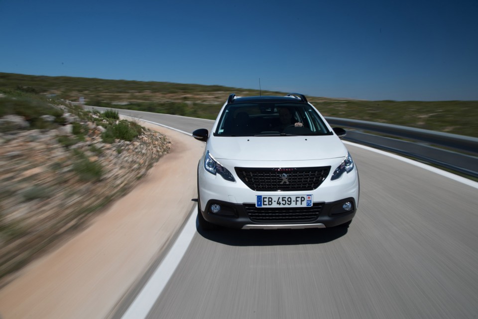 Photo Peugeot 2008 GT Line restylée Blanc Nacré - Essais 2016