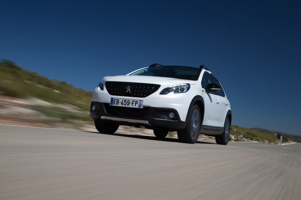 Photo Peugeot 2008 GT Line restylée Blanc Nacré - Essais 2016