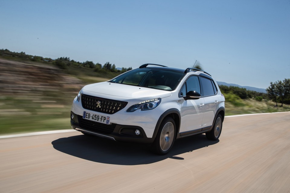 Photo Peugeot 2008 GT Line restylée Blanc Nacré - Essais 2016