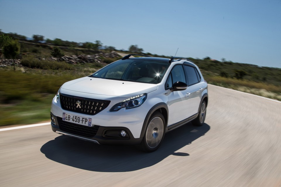 Photo Peugeot 2008 GT Line restylée Blanc Nacré - Essais 2016