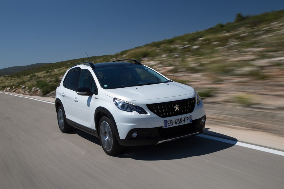 Photo Peugeot 2008 GT Line restylée Blanc Nacré - Essais 2016