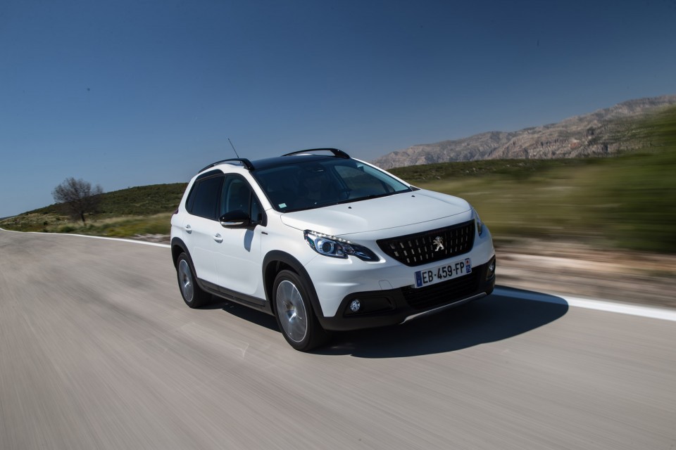 Photo Peugeot 2008 GT Line restylée Blanc Nacré - Essais 2016