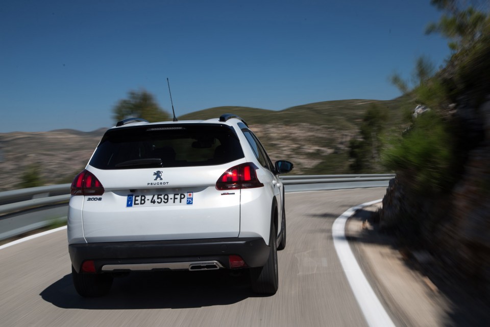 Photo Peugeot 2008 GT Line restylée Blanc Nacré - Essais 2016
