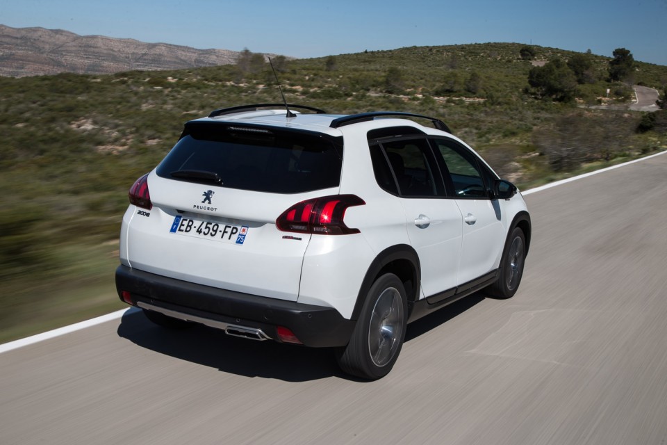 Photo Peugeot 2008 GT Line restylée Blanc Nacré - Essais 2016
