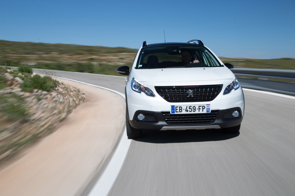 Photo Peugeot 2008 GT Line restylée Blanc Nacré - Essais 2016