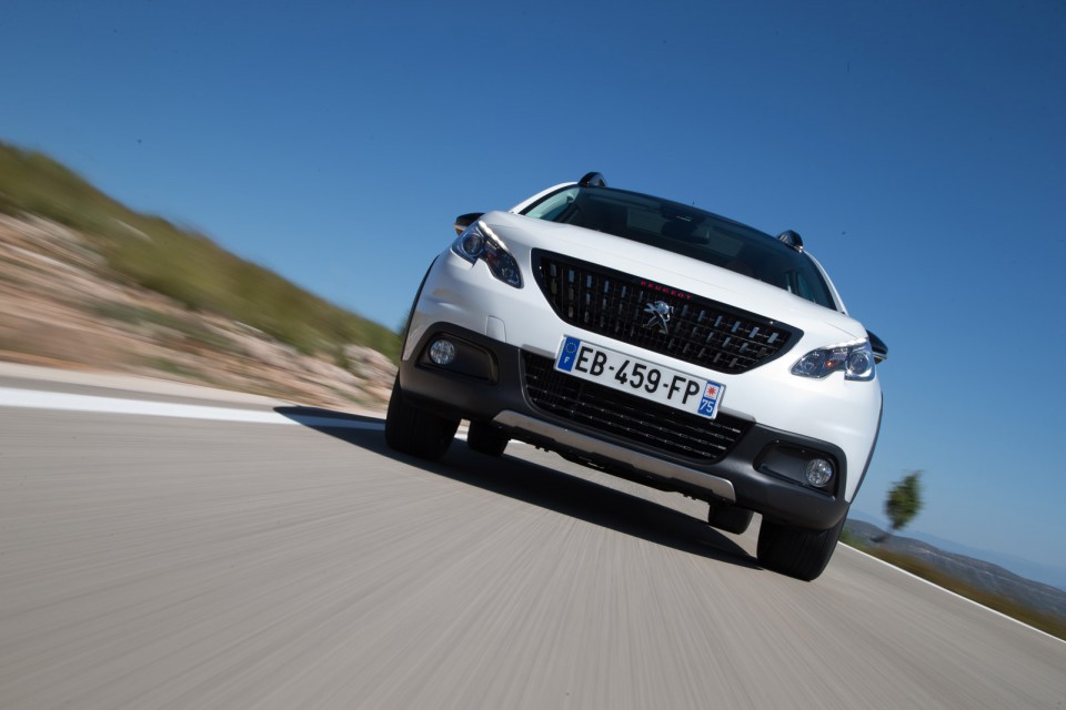 Photo Peugeot 2008 GT Line restylée Blanc Nacré - Essais 2016