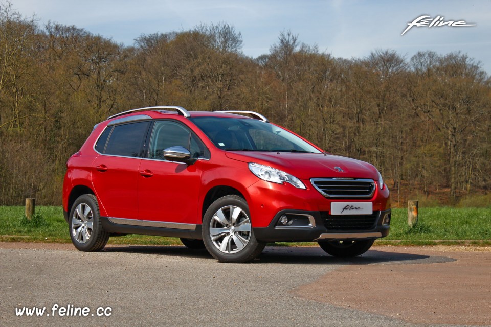 Photo 3/4 avant Peugeot 2008 Allure - 1.2 PureTech 110 BVM5 - Or