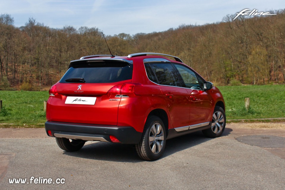 Photo 3/4 arrière Peugeot 2008 Allure - 1.2 PureTech 110 BVM5 -
