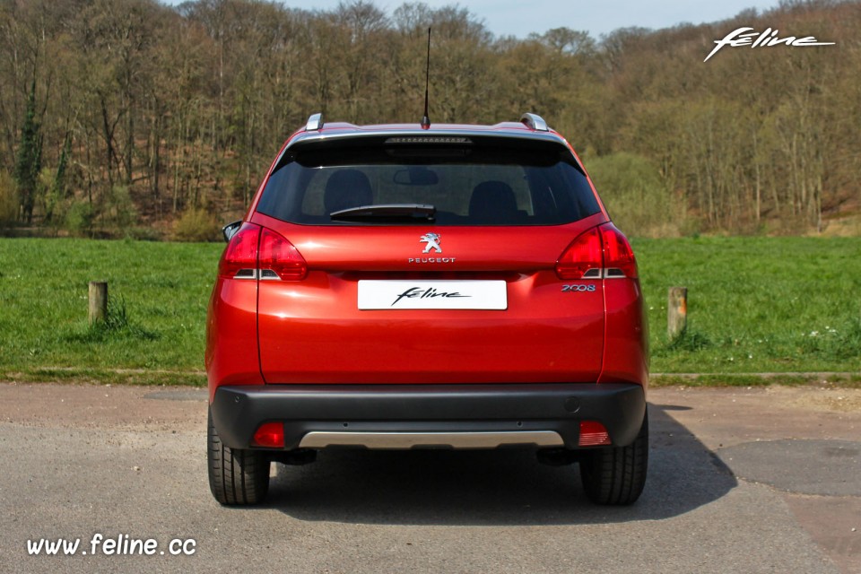 Photo face arrière Peugeot 2008 Allure - 1.2 PureTech 110 BVM5