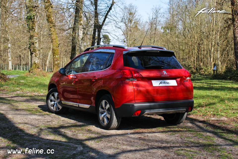 Photo 3/4 arrière Peugeot 2008 Allure Orange Tourmaline - 1.2 P