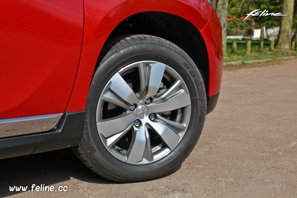 Photo jante aluminium Hydre Dilium 16 Peugeot 2008 Allure - 1.2