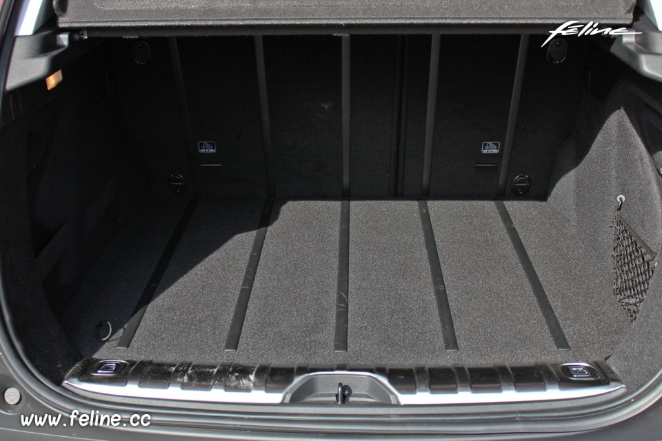 Photo coffre Peugeot 2008 Allure - 1.2 PureTech 110 BVM5 - Orang