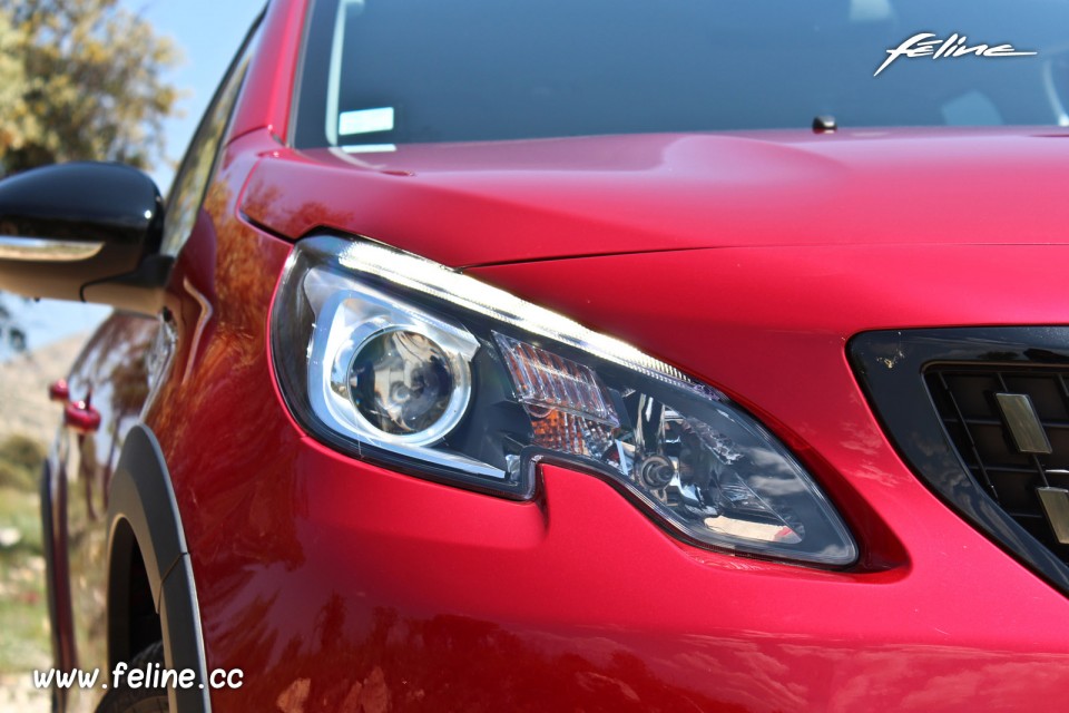 Photo feu avant LED Peugeot 2008 GT Line restylée (2016)