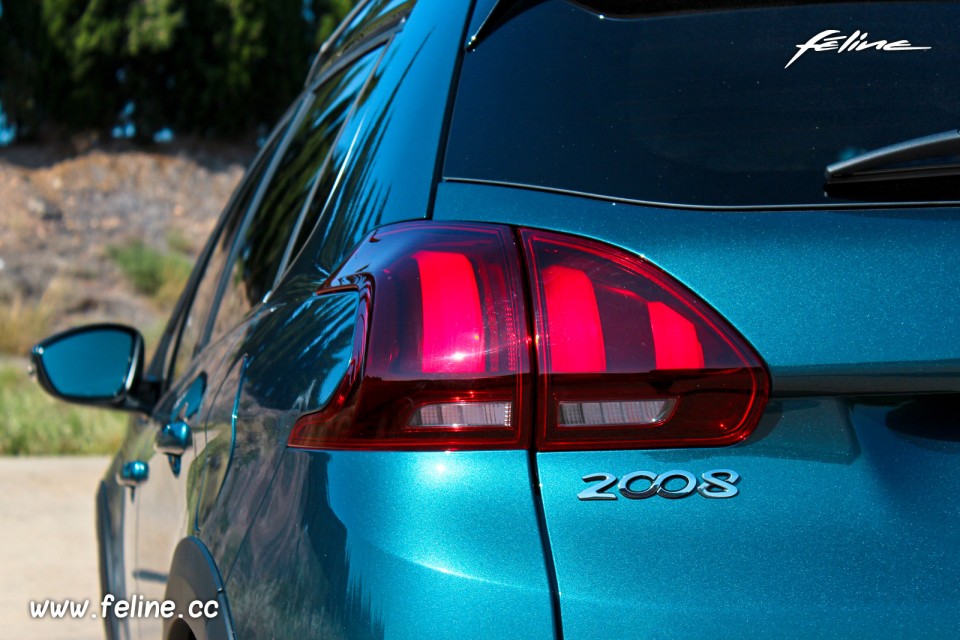 Photo sigle 2008 Peugeot 2008 restylée (2016)
