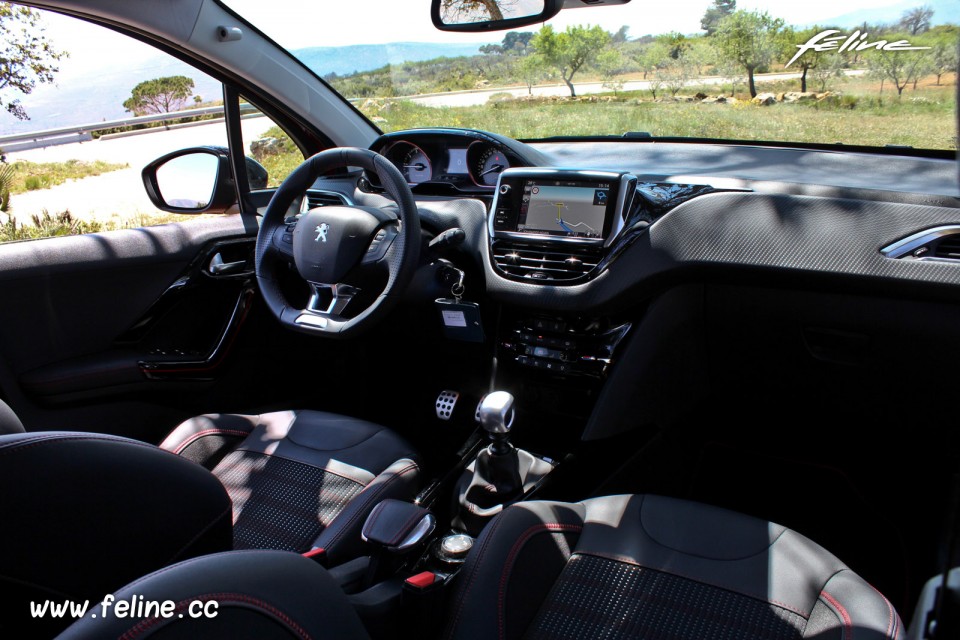 Photo intérieur Peugeot 2008 GT Line restylée (2016)