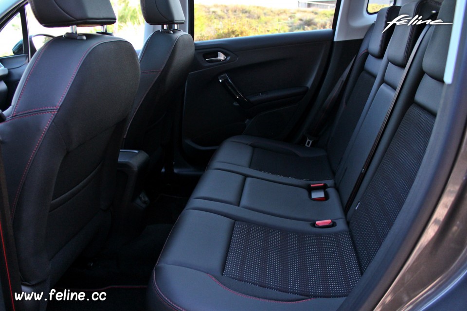 Photo banquette arrière Peugeot 2008 GT Line restylée (2016)