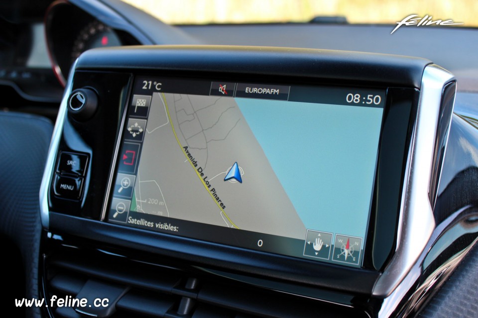 Photo navigation GPS écran tactile SMEG+ Peugeot 2008 GT Line r