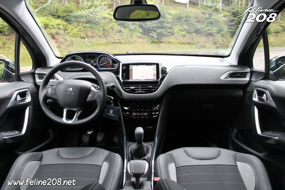 Habitacle Peugeot 2008 Allure - Essais Peugeot 2008 - Mai 2013 - 1-046