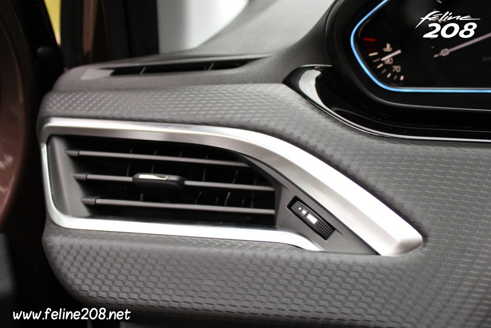 Aérateur latéral Peugeot 2008 Allure - Essais Peugeot 2008 - Mai 2013 - 1-050