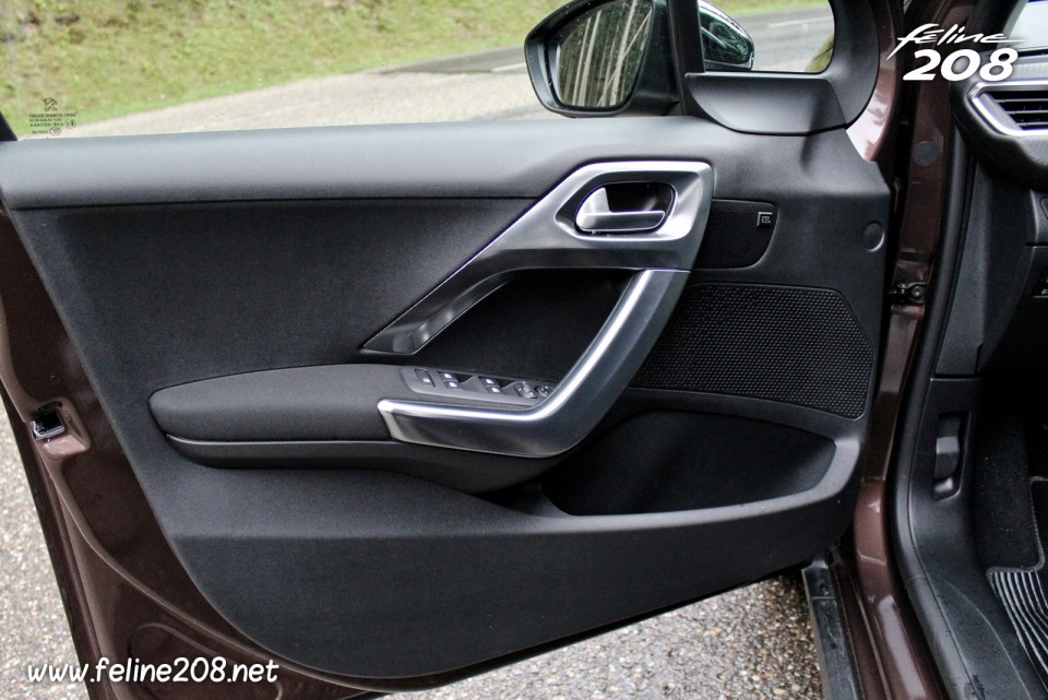 Panneau de porte avant Peugeot 2008 Allure - Essais Peugeot 2008 - Mai 2013 - 1-052