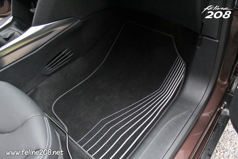 Tapis de sol Peugeot 2008 Allure - Essais Peugeot 2008 - Mai 2013 - 1-054