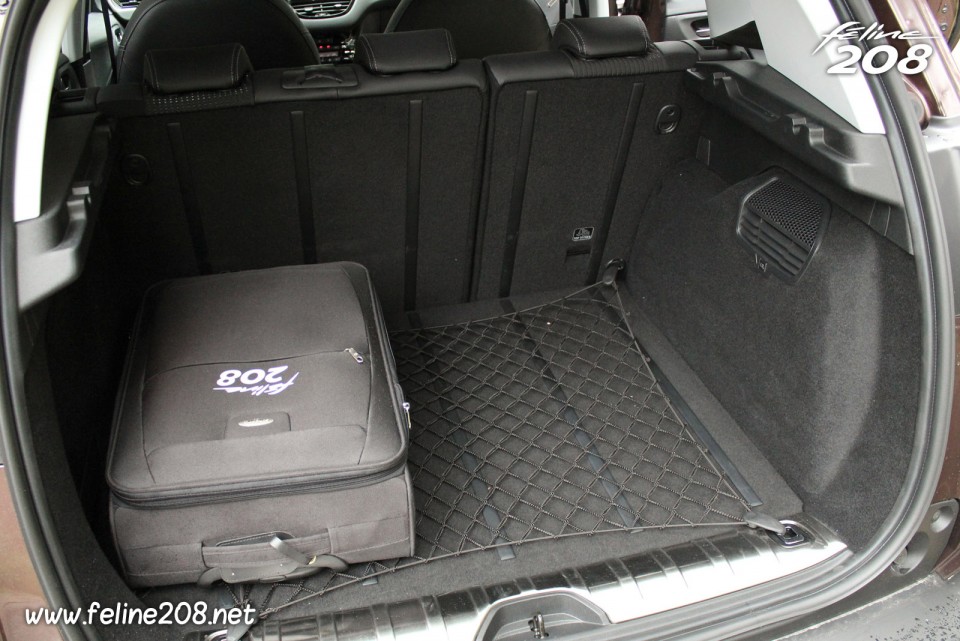 Coffre avec valise Peugeot 2008 Allure - Essais Peugeot 2008 - Mai 2013 - 1-067