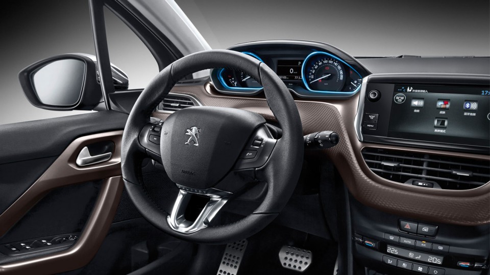 Photo volant cuir Peugeot 2008 Chine