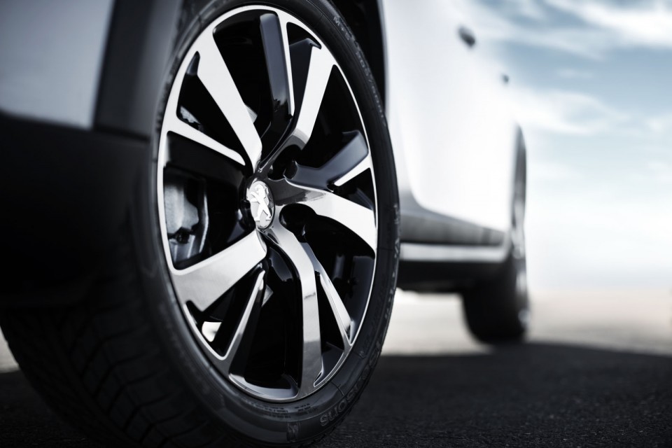 Photo jante alliage Eridan 17 diamantée Peugeot 2008 GT Line re