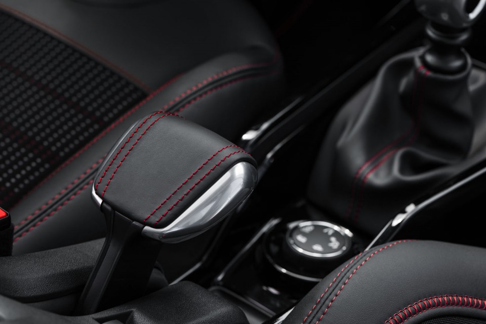 Photo frein à main Peugeot 2008 GT Line restylée (2016)