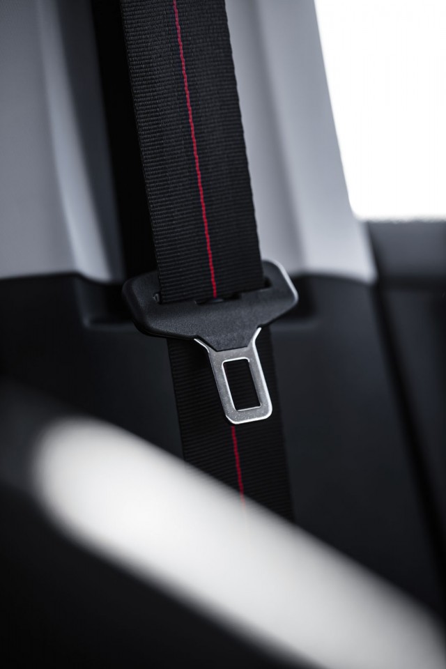 Photo ceinture à liseré rouge Peugeot 2008 GT Line restylée (