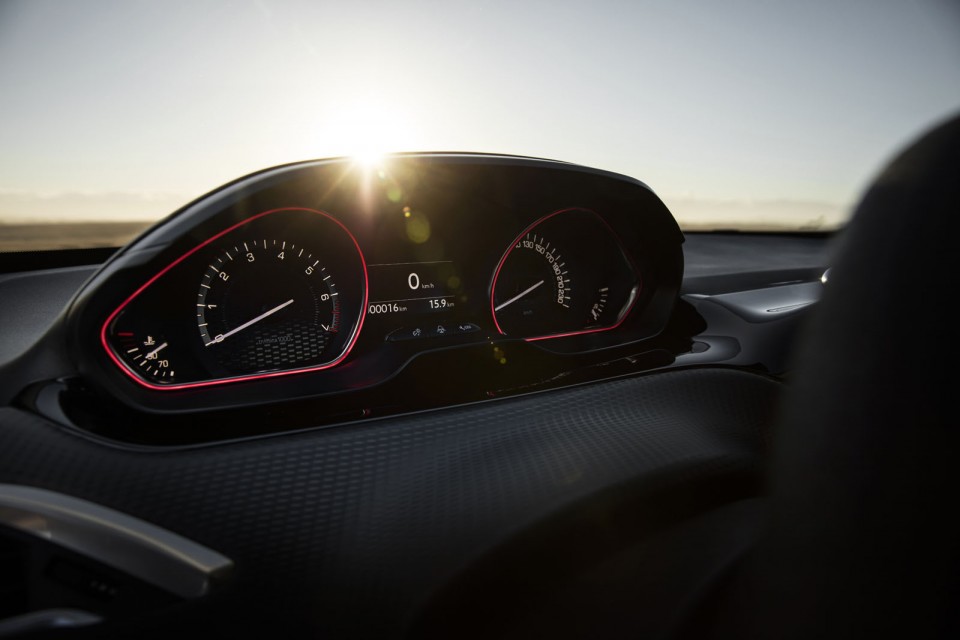 Photo combiné à LED rouge Peugeot 2008 GT Line restylée (2016