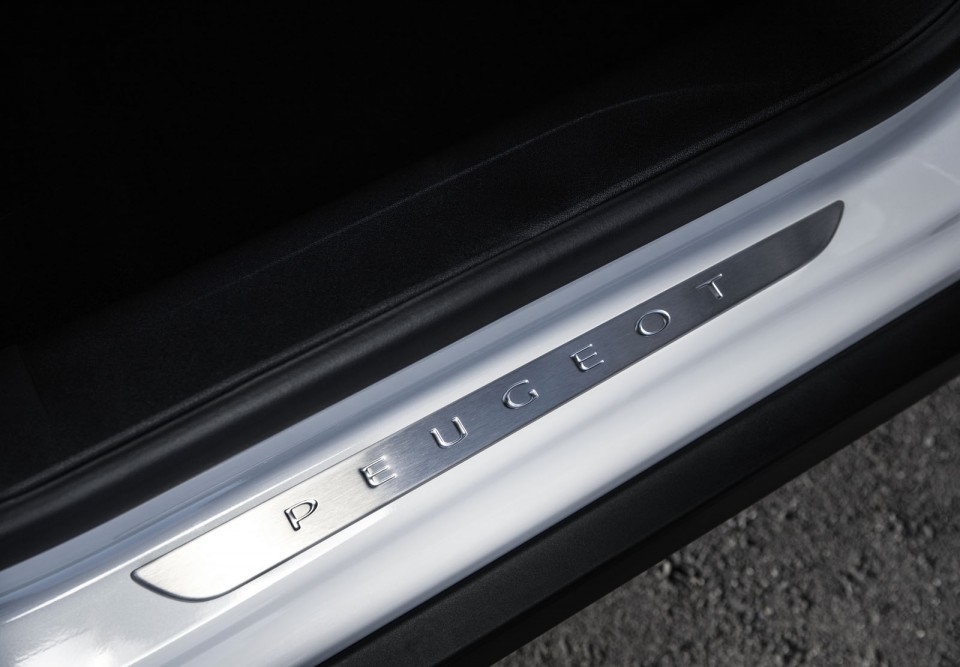 Photo seuil de porte aluminium Peugeot 2008 GT Line restylée (2