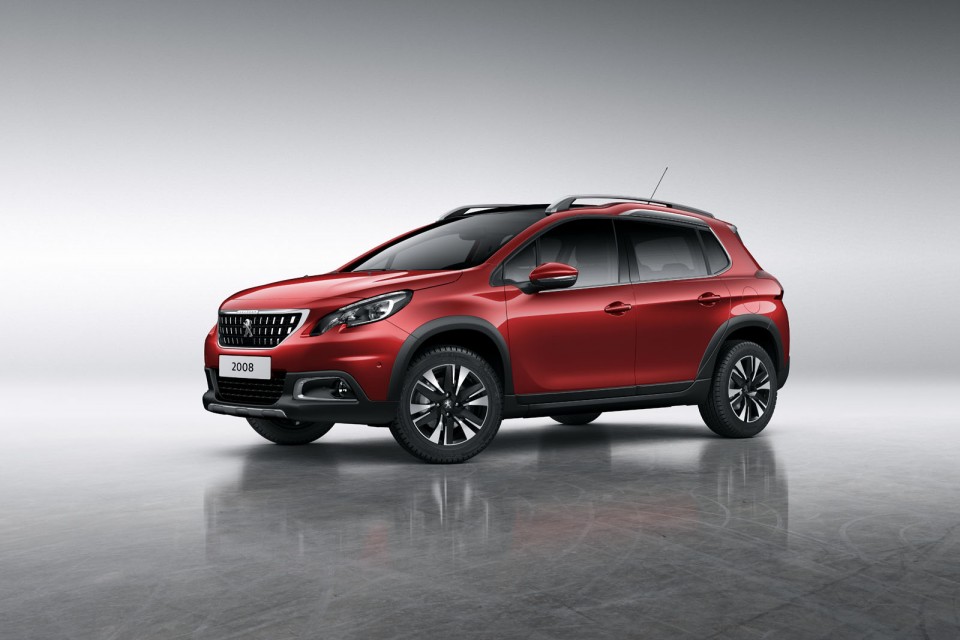 Photo officielle 3/4 avant Peugeot 2008 restylée (2016)