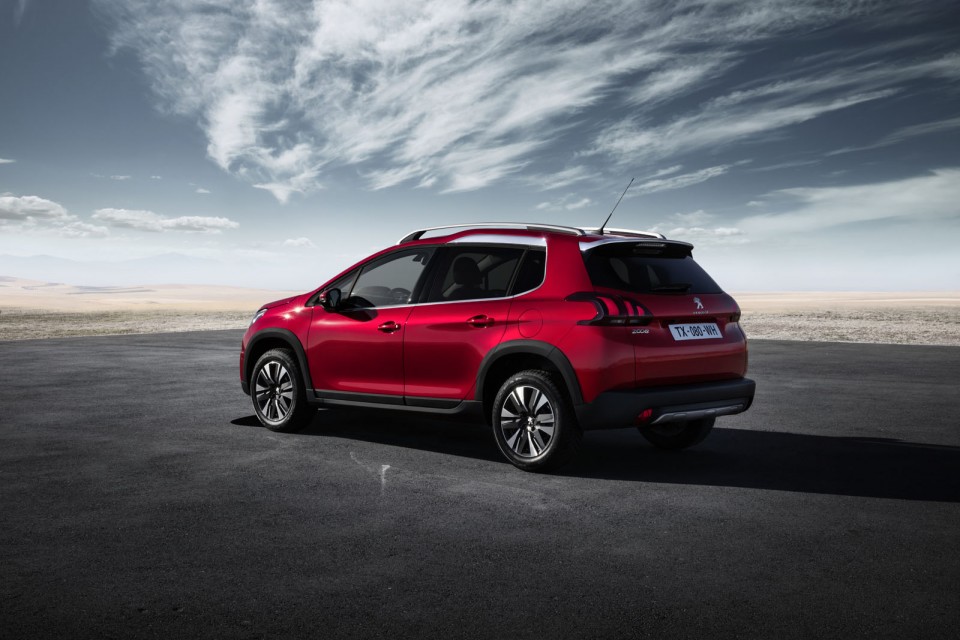 Photo officielle Peugeot 2008 Rouge Ultimate restylée (2016)