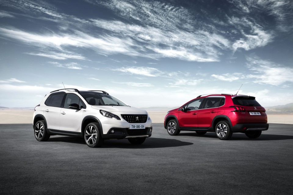 Photo officielle Peugeot 2008 Blanc Nacré et Rouge Ultimate res