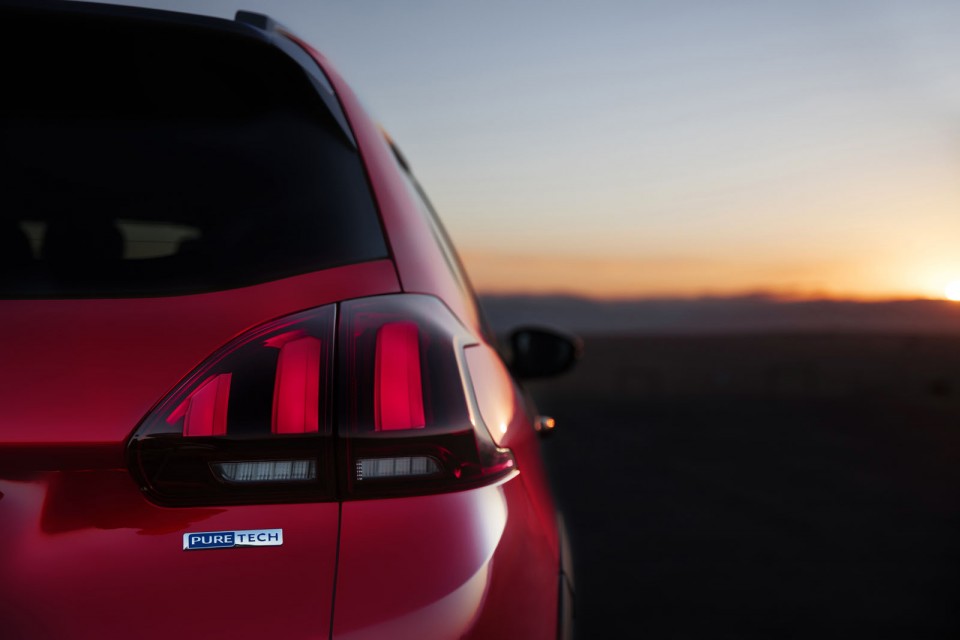 Photo feu arrière Peugeot 2008 restylée (2016)