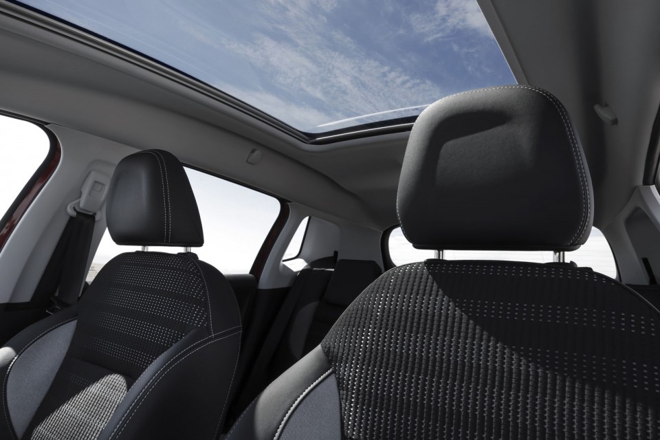 Photo toit vitré panoramique Peugeot 2008 restylée (2016)